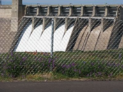 Folsom Dam. Click for full size. Folsom Dam image. Click for full size.