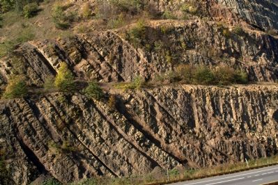 Sideling Hill Cut South Bench image. Click for full size.