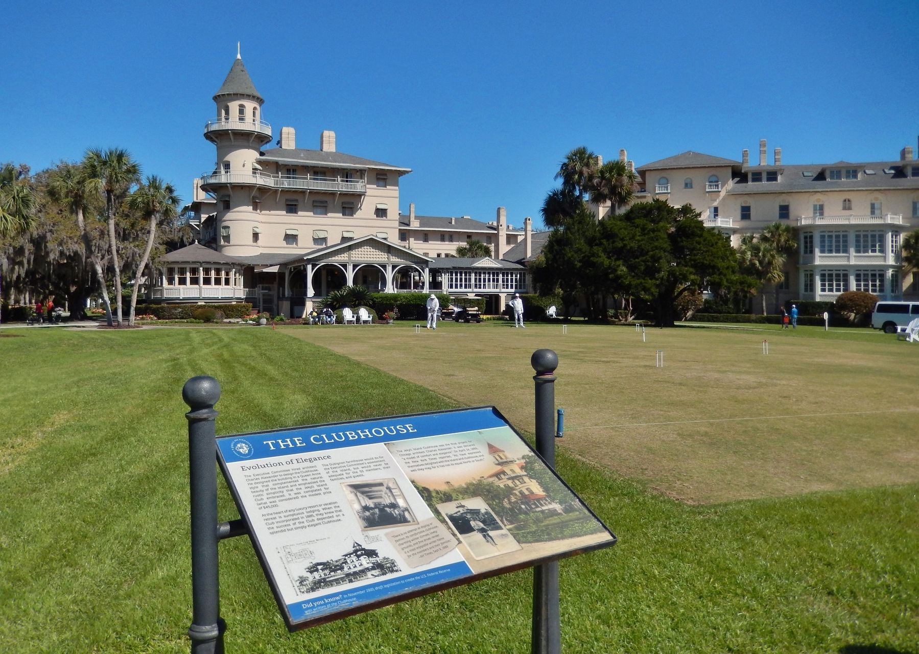 The Clubhouse Marker (<i>wide view; Jekyll Island Clubhouse in background</i>) image, Touch for more information