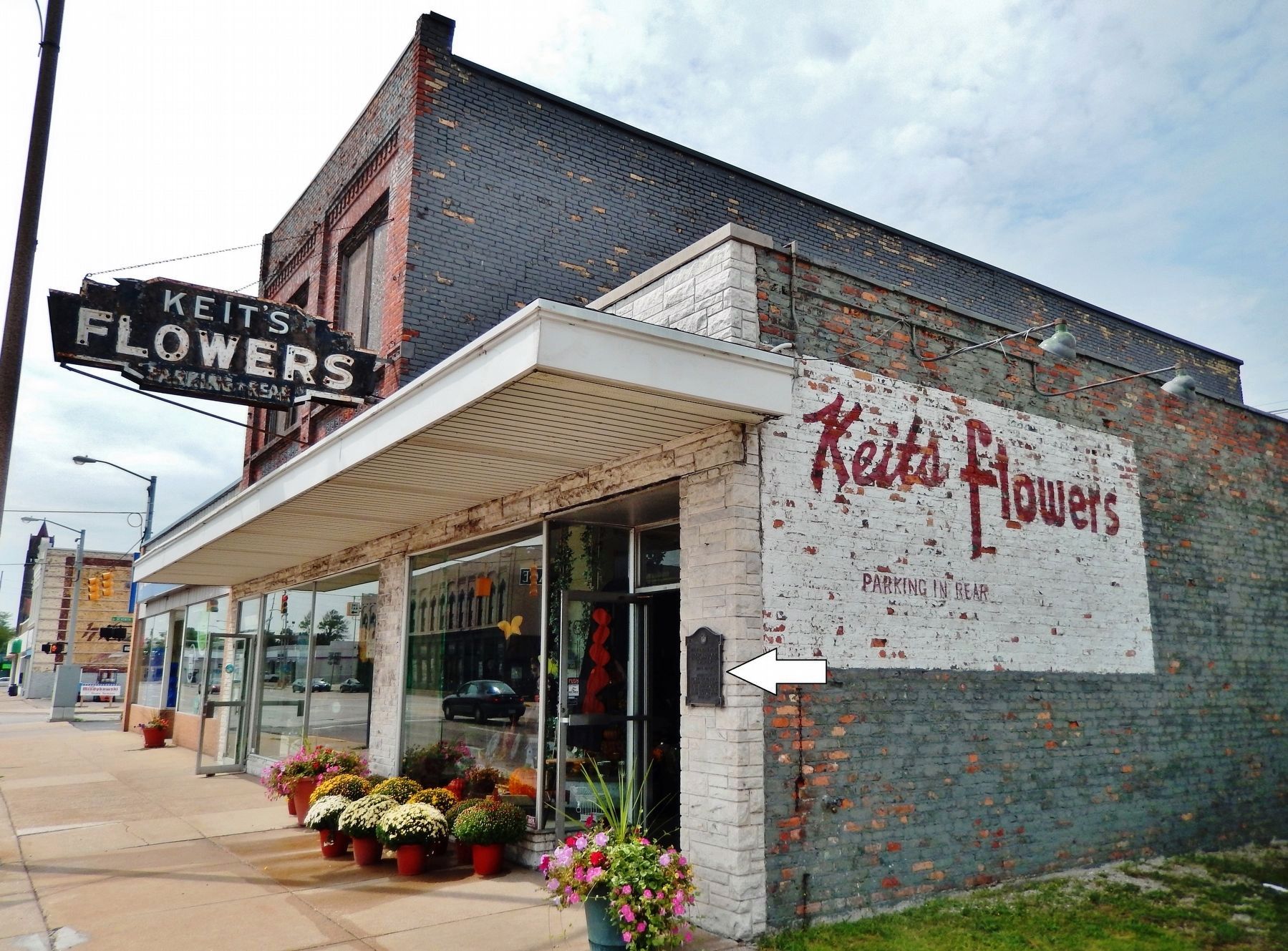 Keit's Flowers (<i>northeast corner view; marker visible at corner of building</i>) image, Touch for more information