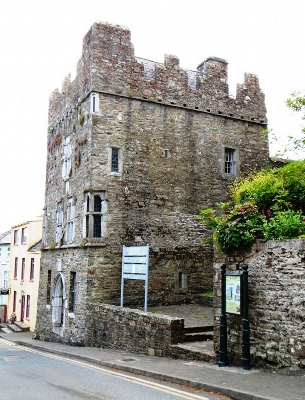 <i>Caislen Deasnaigh</i> / Desmond Castle and Marker image, Touch for more information