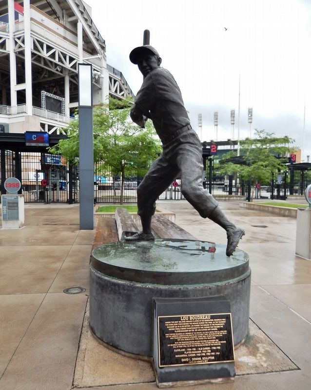 Indians honor Larry Doby by unveiling bronze statue outside