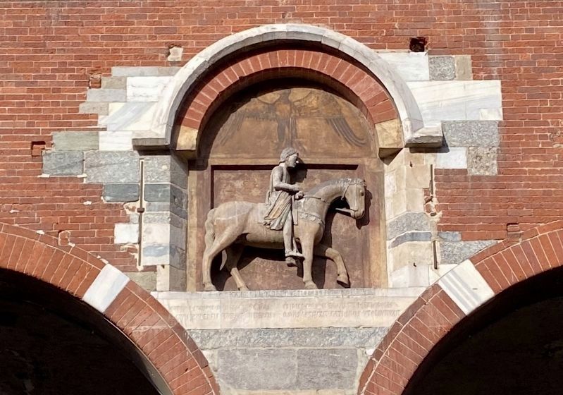 Palazzo della Ragione - equestrian statue in niche, as mentioned on marker image. Click for full size.