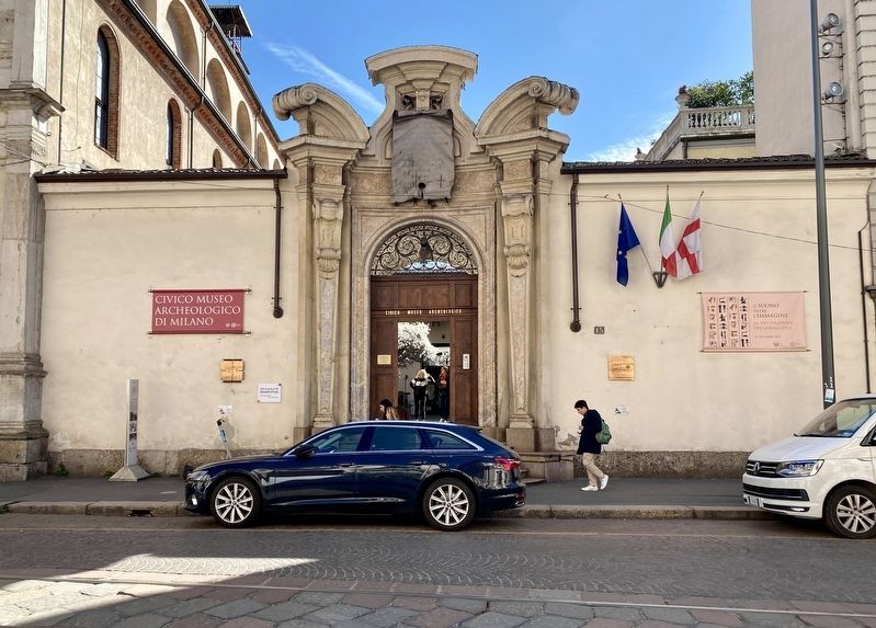 Entrance to Archaeological Museum, as mentioned on the marker image. Click for full size.