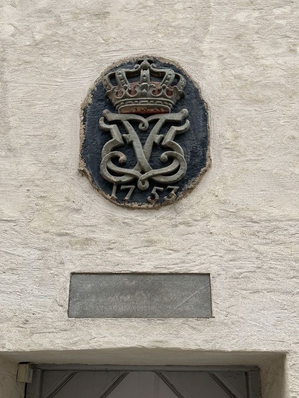 Royal Crest image. Click for full size.