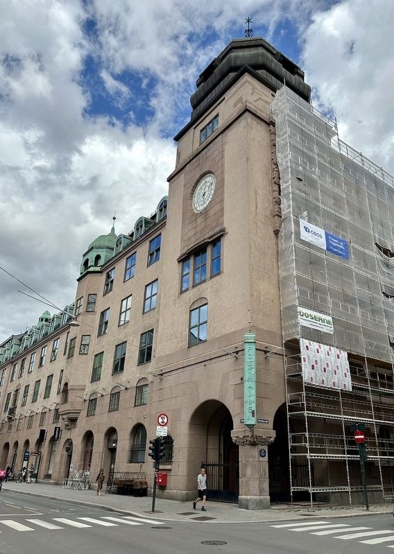 Norges Storting / The Norwegian Parliament Marker - wider view image. Click for full size.
