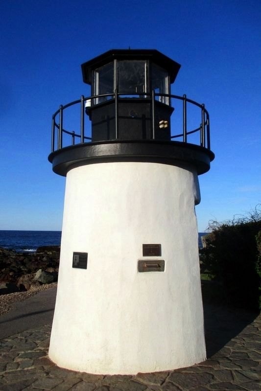 Lobster Point Lighthouse image. Click for full size.