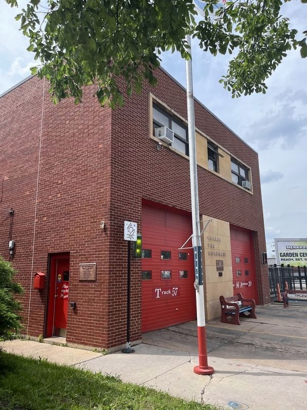 Chicago Fire Station: Engine 86/Truck 57/Ambulance 20 image. Click for full size.
