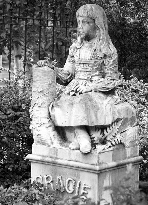 Little Gracie Statue image. Click for full size.