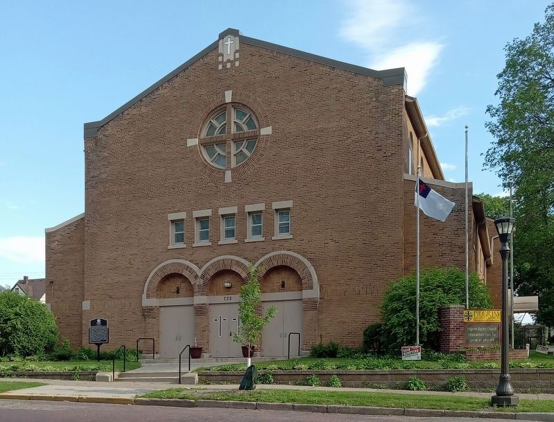 Pilgrim Baptist Church and Marker image. Click for full size.