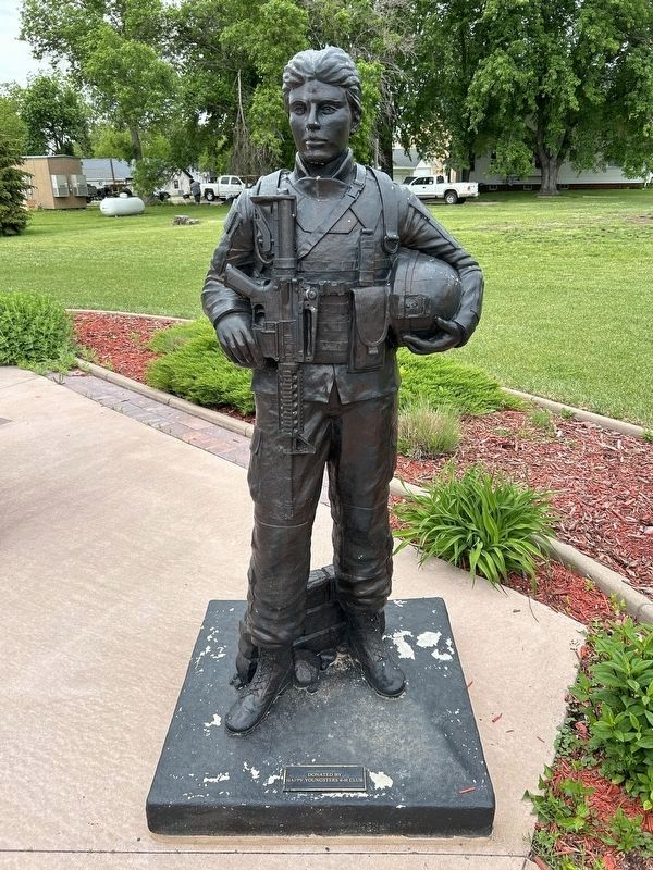 Soldier Statue (right) image. Click for full size.
