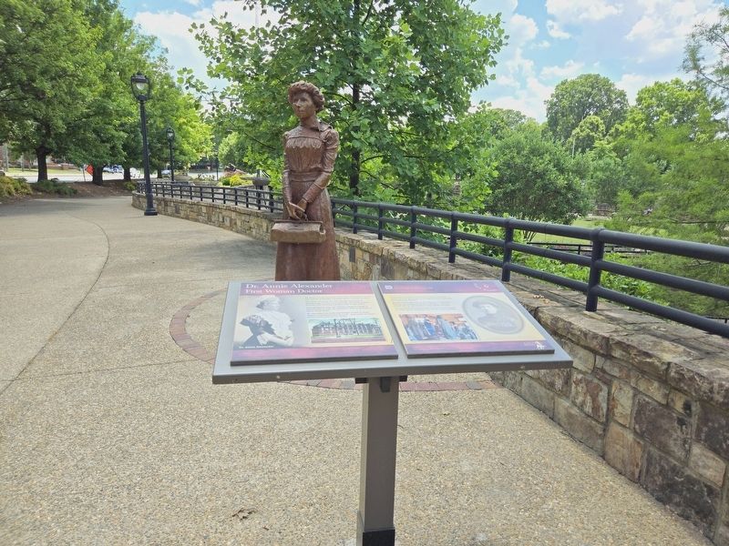 Dr. Annie Alexander Marker and Statue image. Click for full size.