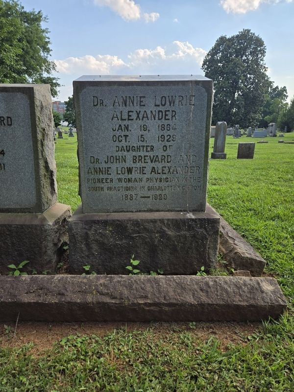 Dr. Annie Alexander gravesite image. Click for full size.