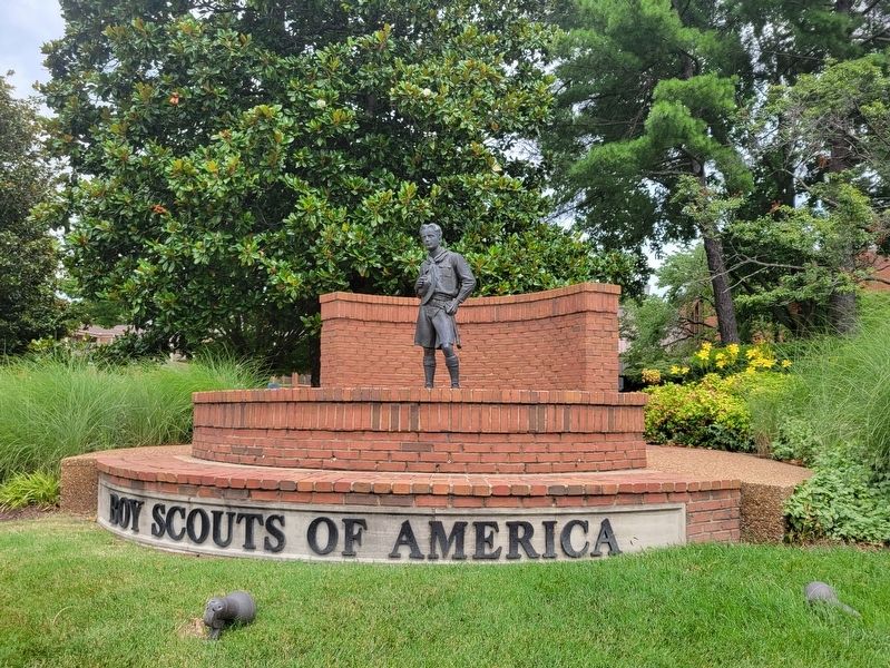 Boy Scout statue image. Click for full size.