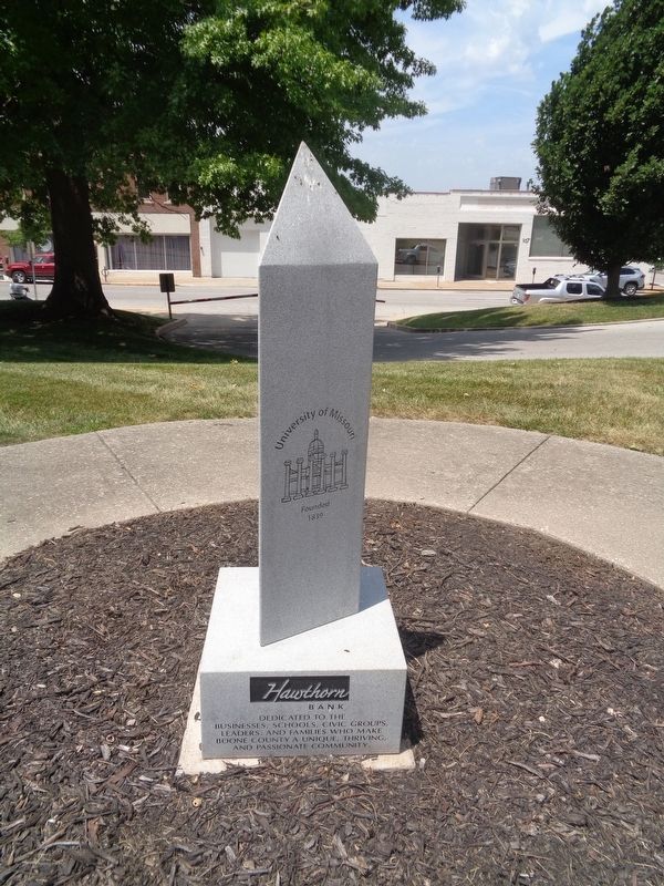 Boone County Bicentennial Monument image. Click for full size.