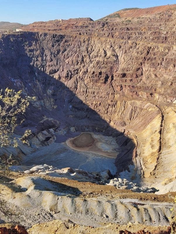 The Bisbee open pit - Lavender Pit image. Click for full size.