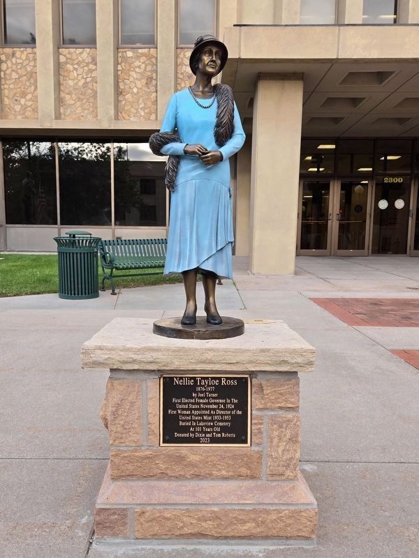 Nellie Tayloe Ross Statue image. Click for full size.