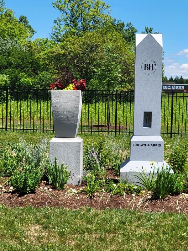 Brown-Harris Monument and Urn image. Click for full size.