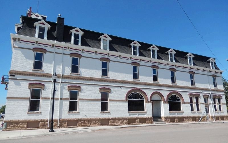 Hotel Metlen (<i>northeast elevation</i>). Click for full size. Hotel Metlen (<i>northeast elevation</i>) image. Click for full size.