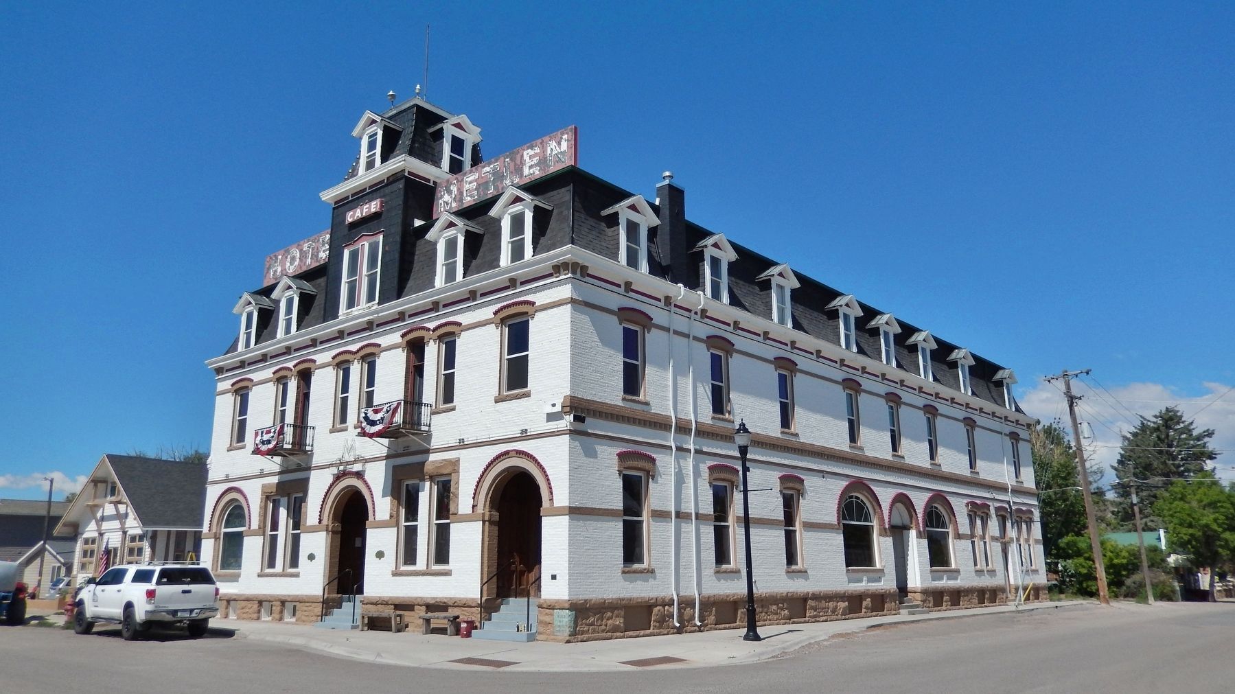 Hotel Metlen (<i>east elevation</i>). Click for full size. Hotel Metlen (<i>east elevation</i>) image. Click for full size.