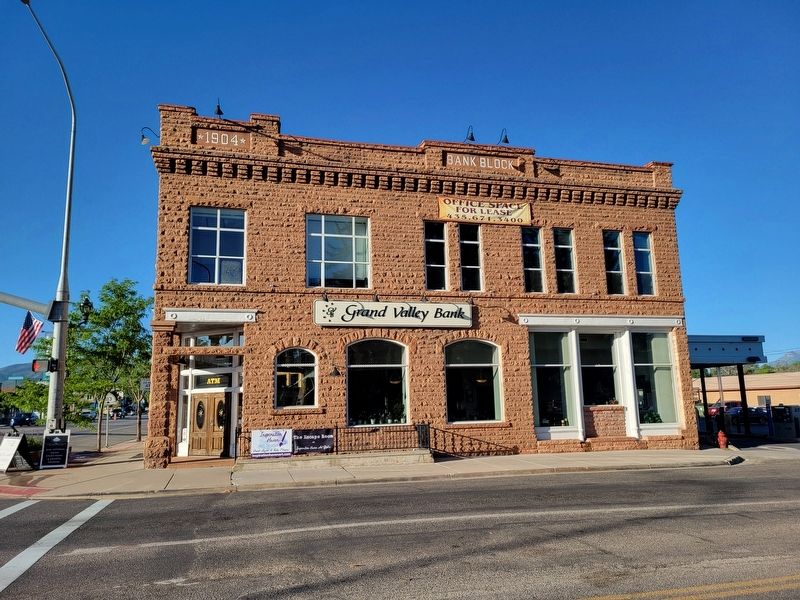 Heber Bank Block Building (North Side). Click for full size. Heber Bank Block Building (North Side) image. Click for full size.